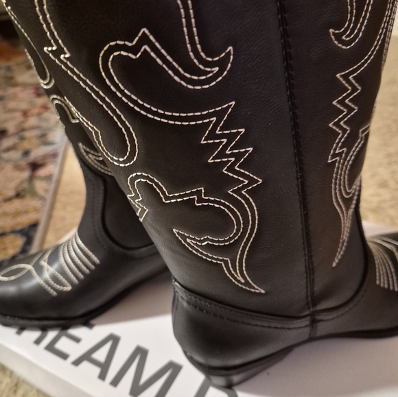 Dream Pairs Women's Black Faux Leather  Western Embroidered Boots NWTS - Picture 8 of 8
